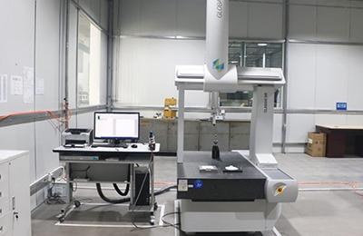 What are the rules for the selection of injection molding materials?