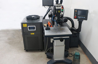 What are the advantages of rotational molding in injection mold manufacturing?